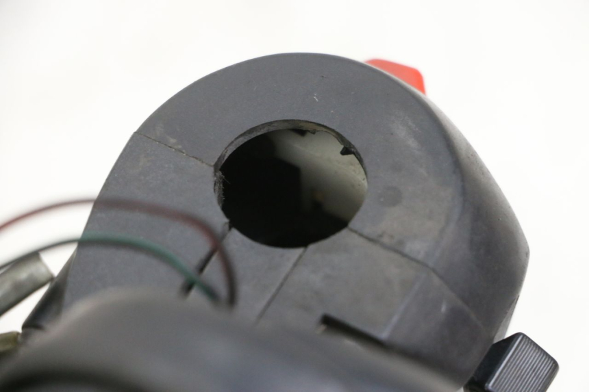 photo de COMANDO DIREITO SUZUKI BURGMAN 125 (2015 - 2017) - Zoom do estado de desgaste