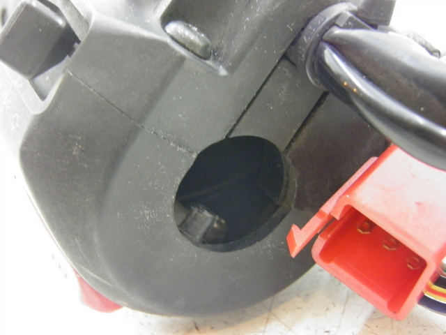 photo de COMANDO DIREITO SYM GTS 125 (2005 - 2008) - Zoom do estado de desgaste
