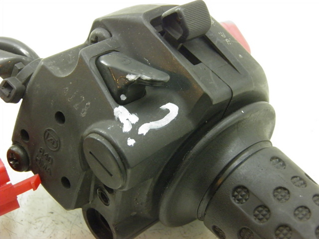 photo de COMANDO DIREITO SYM GTS 125 (2005 - 2008) - Outro ângulo de visão