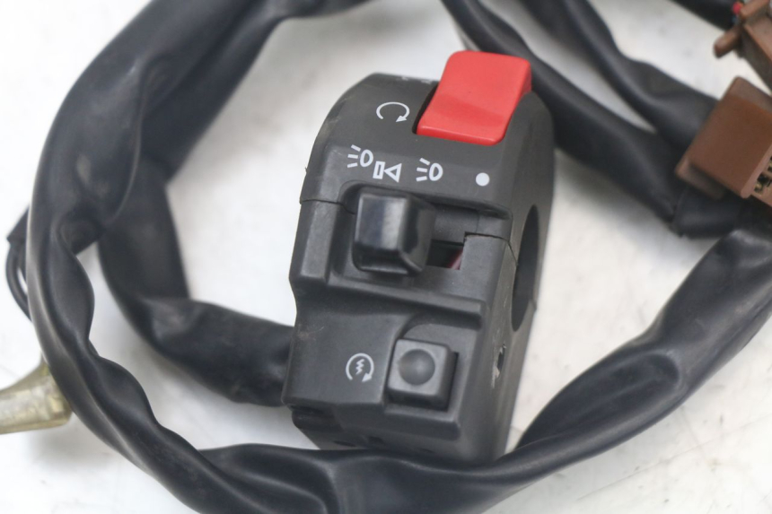 photo de COMANDO DIREITO YAMAHA TDM ABS 900 (2002 - 2014) - Zoom do estado de desgaste