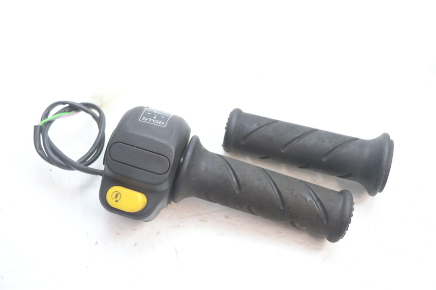 photo de COMANDO DIREITO PEUGEOT TKR TREKKER FURIOUS 50 (2005 - 2014) - Vista principal
