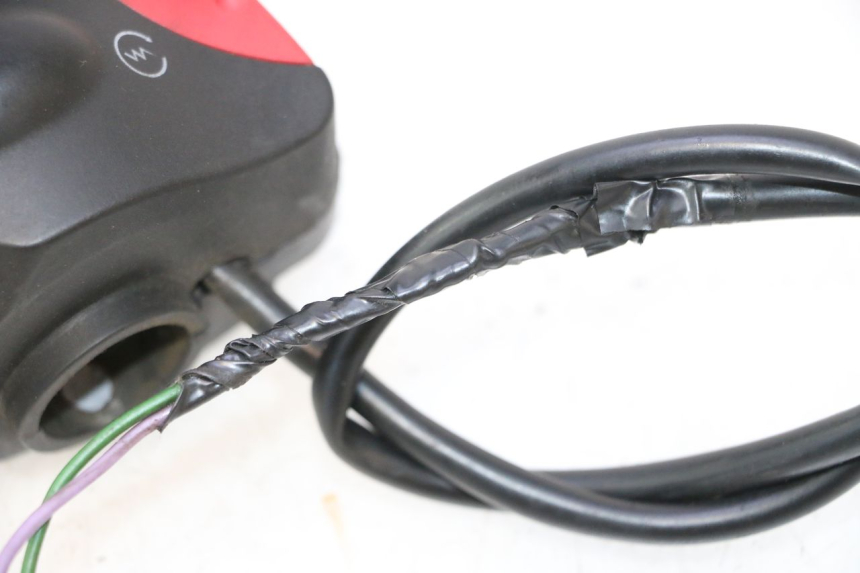 photo de COMANDO DIREITO PEUGEOT TREKKER TKR 50 (2005 - 2014) - Pontos de fixação