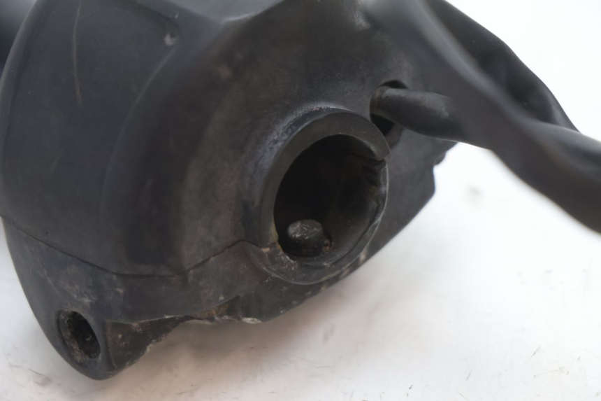 photo de COMANDO DIREITO PEUGEOT TREKKER 50 (1995 - 2004) - Pontos de fixação