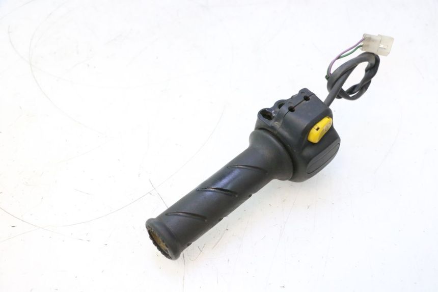 photo de COMANDO DIREITO PEUGEOT TREKKER 50 (1995 - 2004) - Detalhe da peça