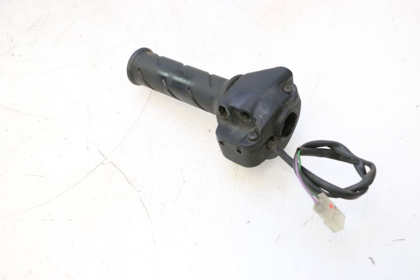 photo de COMANDO DIREITO PEUGEOT TREKKER 50 (1995 - 2004) - Zoom do estado de desgaste