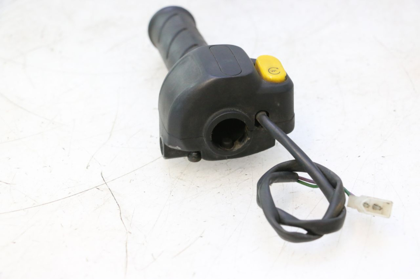 photo de COMANDO DIREITO PEUGEOT TREKKER 50 (1995 - 2004) - Outro ângulo de visão