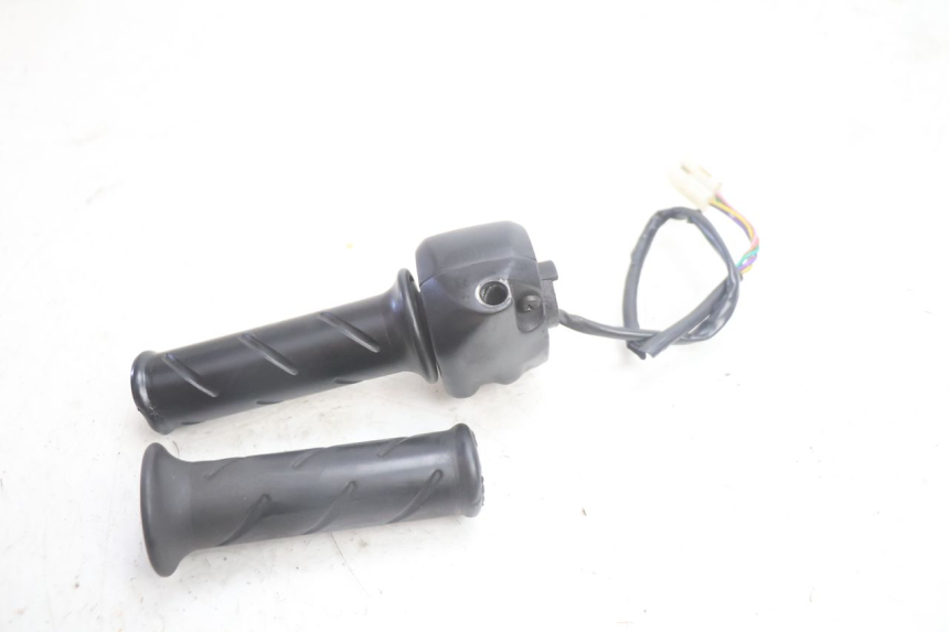 photo de COMANDO DIREITO PEUGEOT TREKKER 50 (1995 - 2004) - Vista geral
