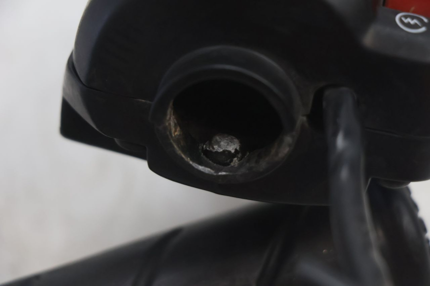 photo de COMANDO DIREITO PEUGEOT TREKKER 50 (1995 - 2004) - Pontos de fixação