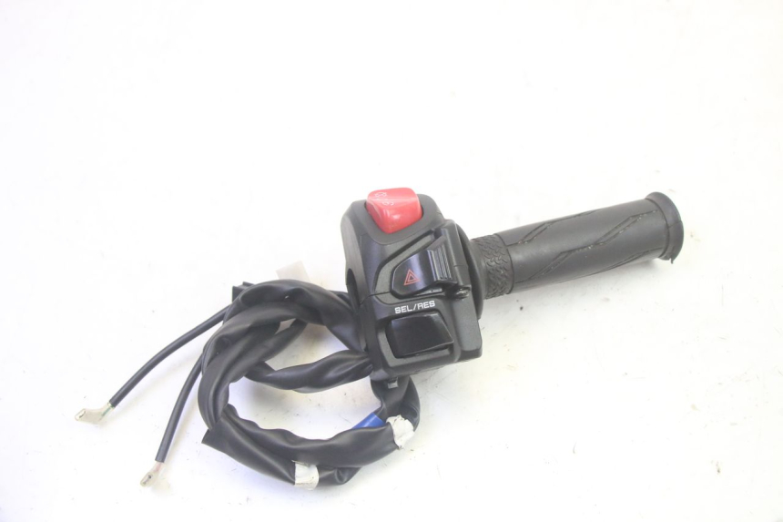 photo de COMANDO DIREITO YAMAHA TRICITY 300 (2020 - 2024) - Zoom do estado de desgaste