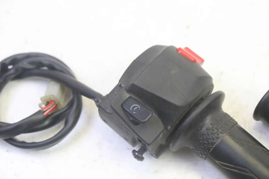 photo de COMANDO DIREITO YAMAHA TZR 50 (2008 - 2016) - Detalhe da peça
