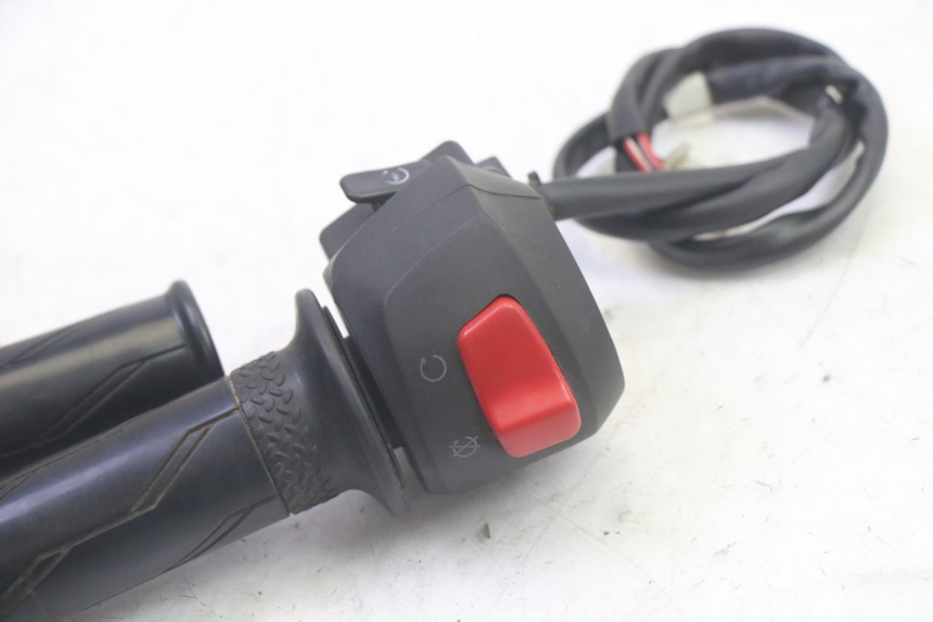 photo de COMANDO DIREITO YAMAHA TZR 50 (2008 - 2016) - Outro ângulo de visão