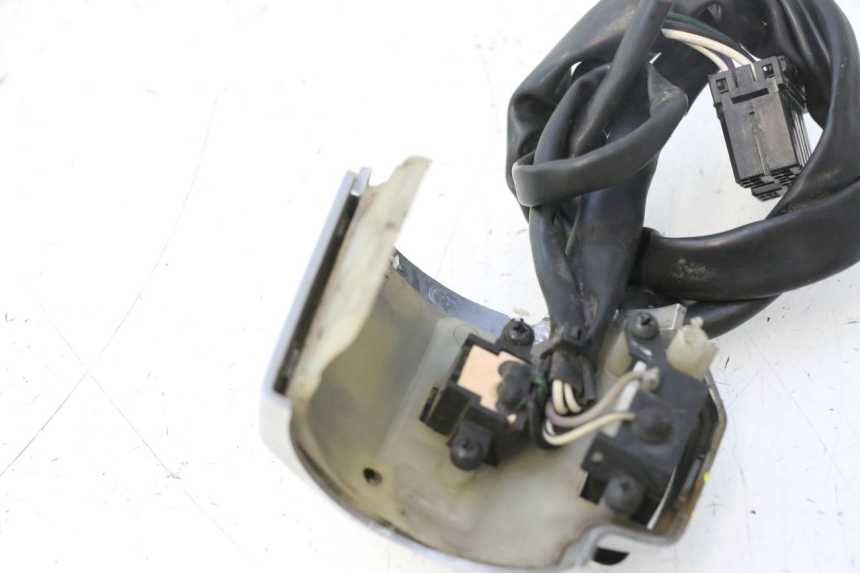 photo de COMANDO DIREITO PIAGGIO VESPA PRIMAVERA 2T 50 (2013 - 2018) - Estado da superfície
