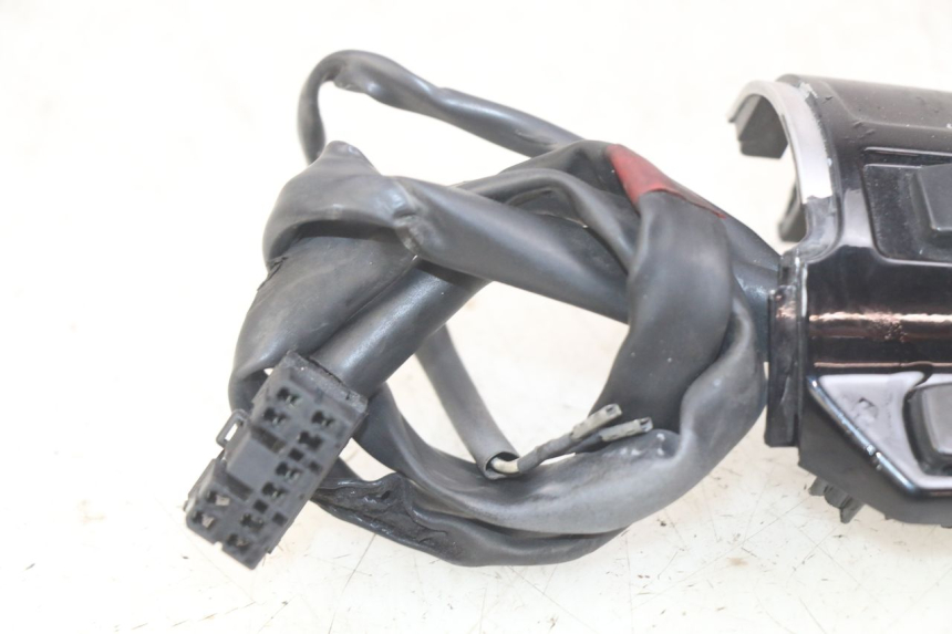 photo de COMANDO DIREITO PIAGGIO VESPA SPRINT 2T 50 (2014 - 2018) - Ampliação técnica