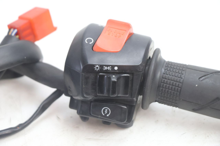 photo de COMANDO DIREITO HONDA VFR FI RC46 800 (1998 - 2001) - Detalhe da peça