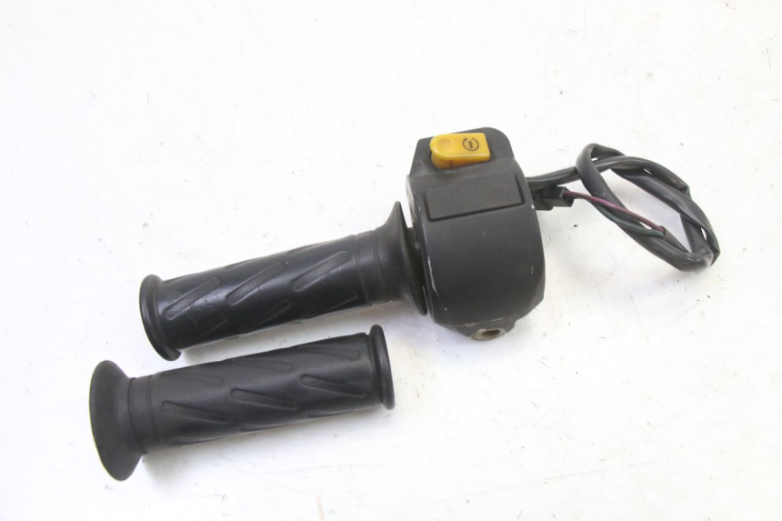 photo de COMANDO DIREITO PEUGEOT VIVACITY NEW 4T 50 (2008 - 2017) - Outro ângulo de visão