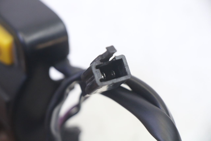 photo de COMANDO DIREITO PEUGEOT VIVACITY NEW 4T 50 (2008 - 2017) - Ampliação técnica