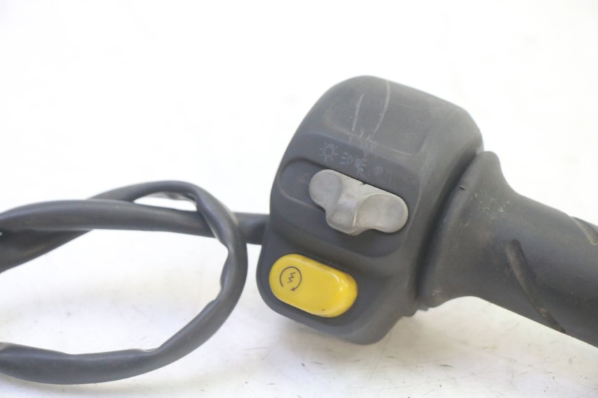 photo de COMANDO DIREITO PEUGEOT VIVACITY 100 (1999 - 2008) - Detalhe da peça
