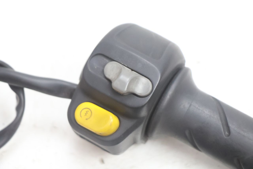photo de COMANDO DIREITO PEUGEOT VIVACITY 100 (1999 - 2008) - Detalhe da peça