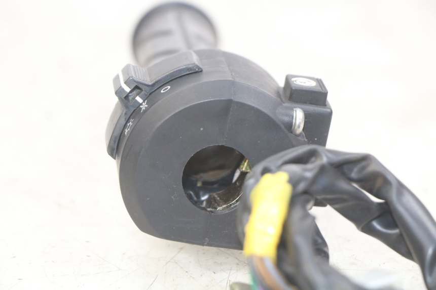 photo de COMANDO DIREITO DAELIM VJ ROADWIN FI 125 (2008 - 2017) - Detalhe da peça