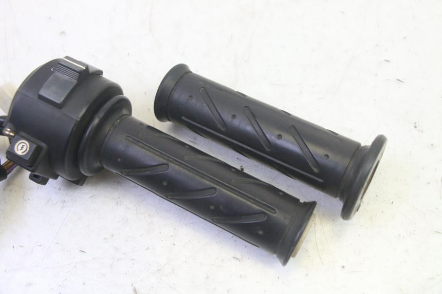 photo de COMANDO DIREITO DAELIM VJ ROADWIN FI 125 (2008 - 2017) - Outro ângulo de visão