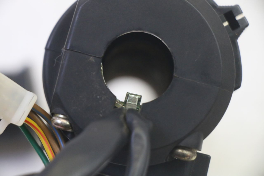 photo de COMANDO DIREITO DAELIM VJ ROADWIN FI 125 (2008 - 2017) - Pontos de fixação