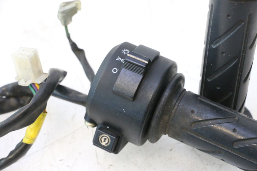 photo de COMUTADOR DIREITO DAELIM VJ ROADWIN 125 (2004 - 2007) - Detalhe da peça