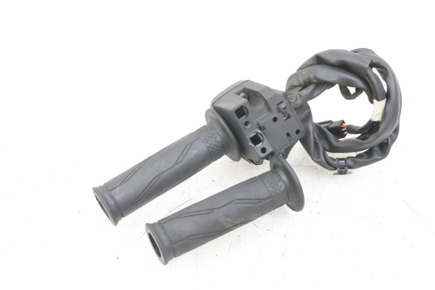 photo de COMANDO DIREITO YAMAHA XMAX X-MAX ABS 125 (2017 - 2020) - Outro ângulo de visão
