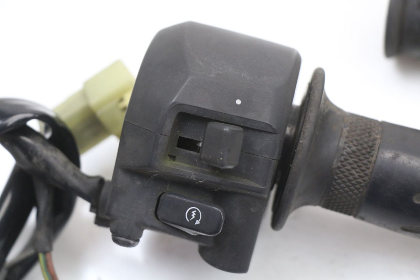 photo de COMANDO DIREITO YAMAHA X-MAX XMAX 125 (2010 - 2013) - Detalhe da peça