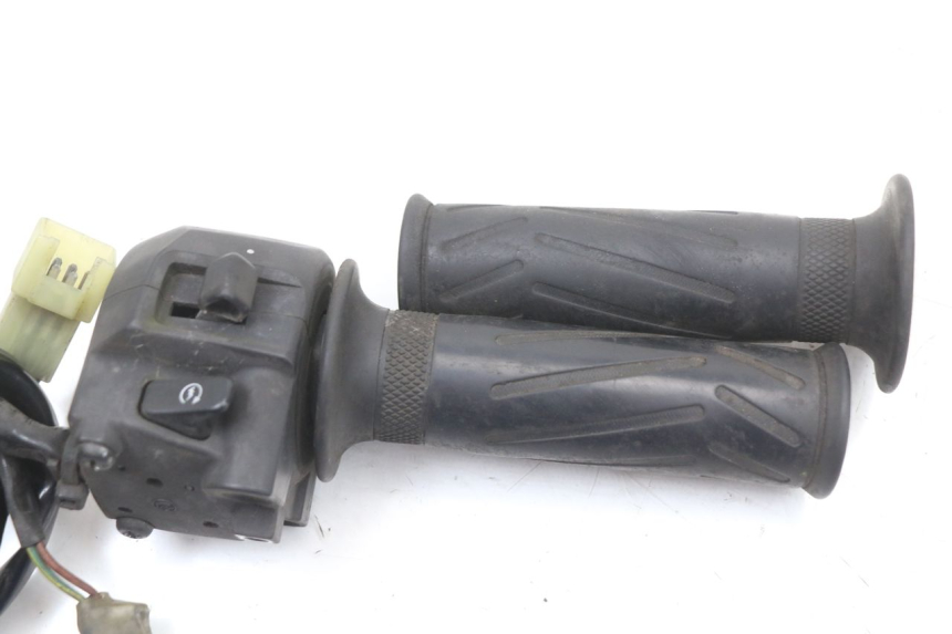 photo de COMANDO DIREITO YAMAHA X-MAX XMAX 125 (2010 - 2013) - Outro ângulo de visão