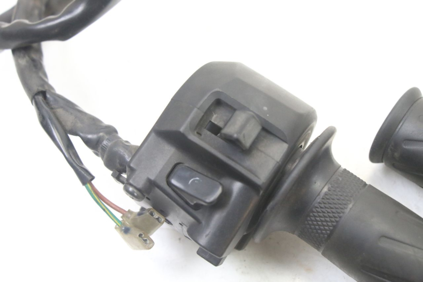 photo de COMANDO DIREITO YAMAHA X-MAX XMAX 125 (2010 - 2013) - Detalhe da peça