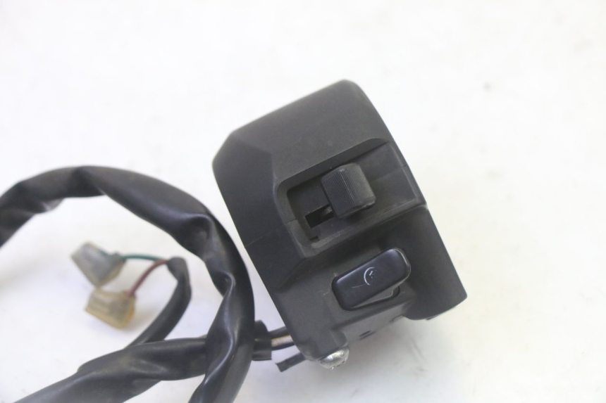photo de COMANDO DIREITO YAMAHA X-MAX XMAX 125 (2010 - 2013) - Detalhe da peça