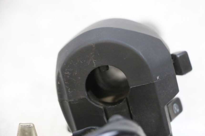 photo de COMANDO DIREITO YAMAHA X-MAX XMAX 125 (2010 - 2013) - Zoom do estado de desgaste