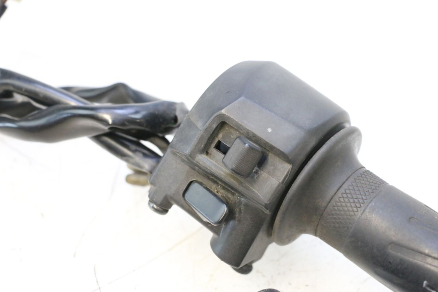 photo de COMANDO DIREITO YAMAHA X-MAX XMAX 125 (2010 - 2013) - Zoom do estado de desgaste