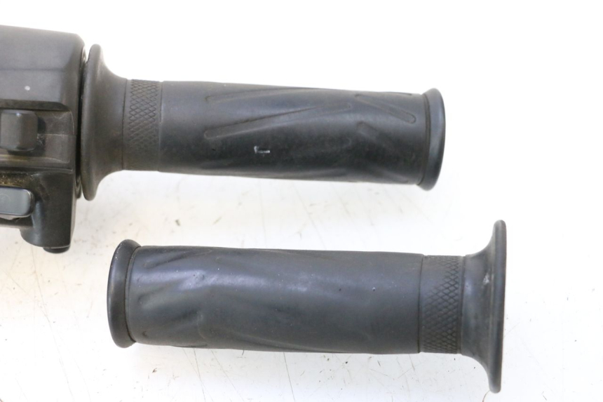 photo de COMANDO DIREITO YAMAHA X-MAX XMAX 125 (2010 - 2013) - Outro ângulo de visão