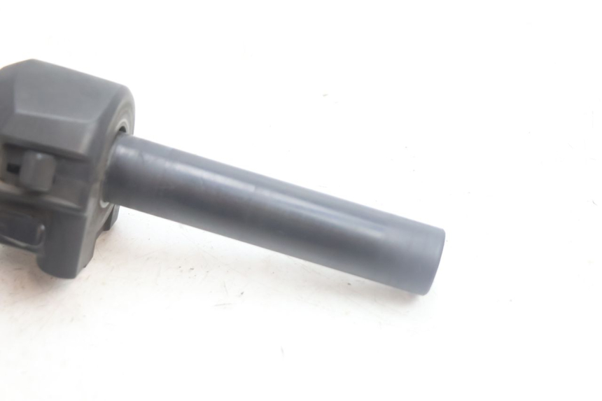 photo de COMANDO DIREITO YAMAHA X-MAX XMAX 125 (2010 - 2013) - Zoom do estado de desgaste