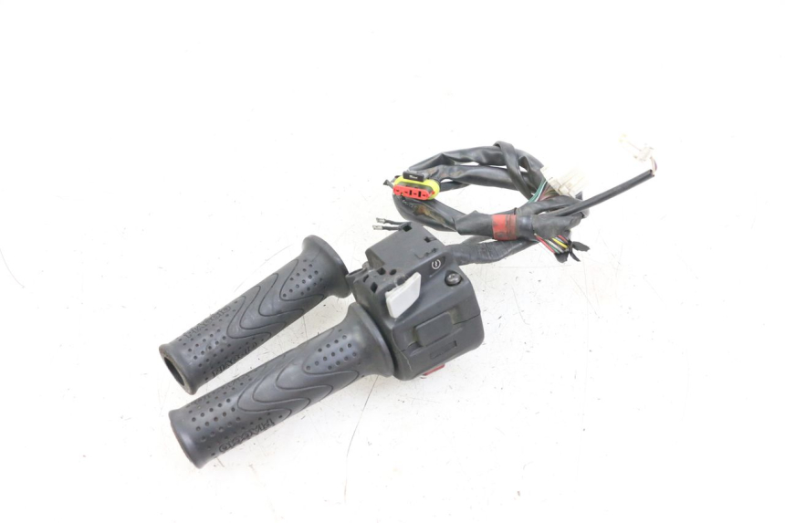 photo de COMANDO DIREITO PIAGGIO X10 125 (2012 - 2017) - Ampliação técnica
