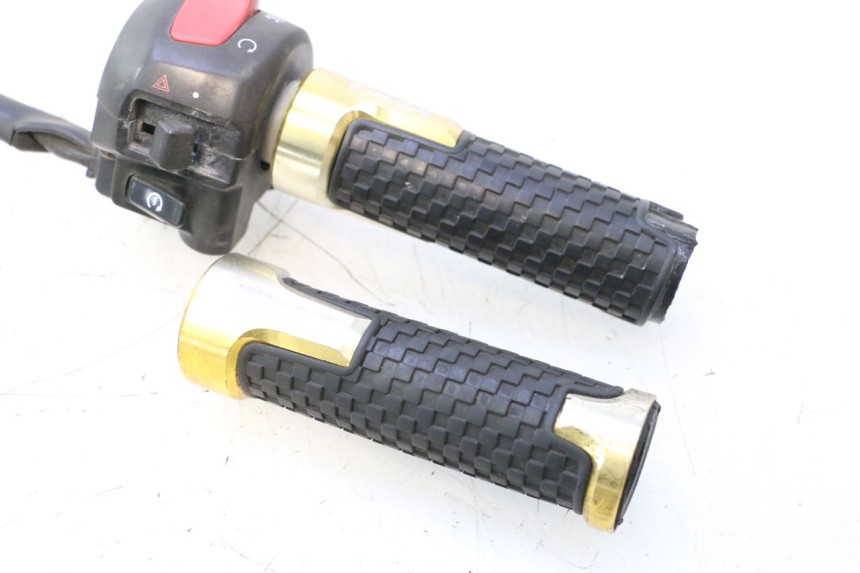 photo de COMUTADOR DIREITO YAMAHA XP T-MAX ABS 500 (2005 - 2005) - Outro ângulo de visão