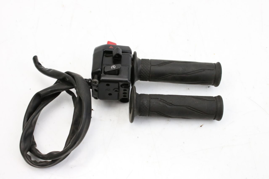 photo de COMANDO DIREITO YAMAHA XP T-MAX TMAX ABS 530 (2012 - 2015) - Detalhe da peça