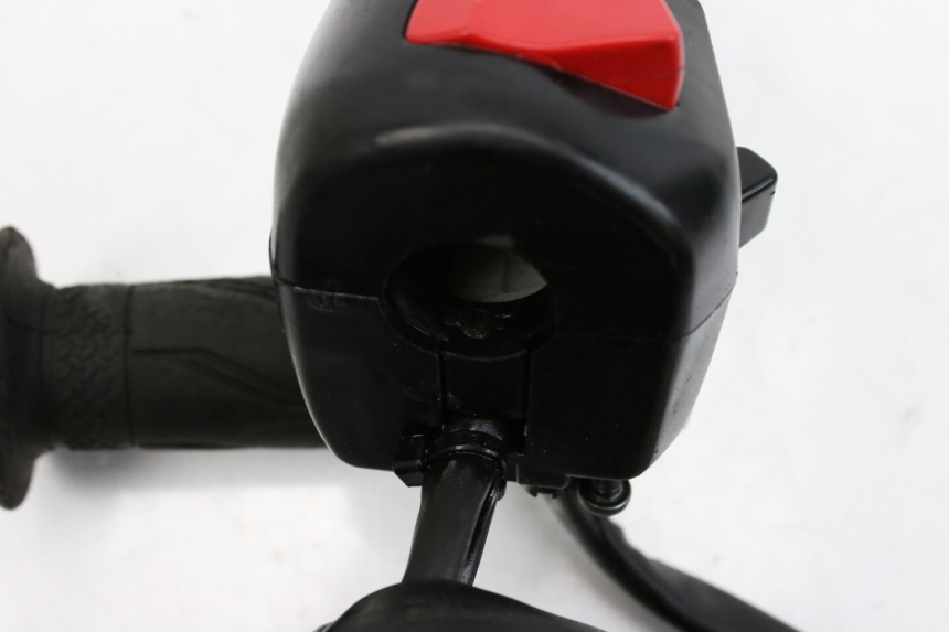 photo de COMANDO DIREITO YAMAHA XP T-MAX TMAX ABS 530 (2012 - 2015) - Zoom do estado de desgaste