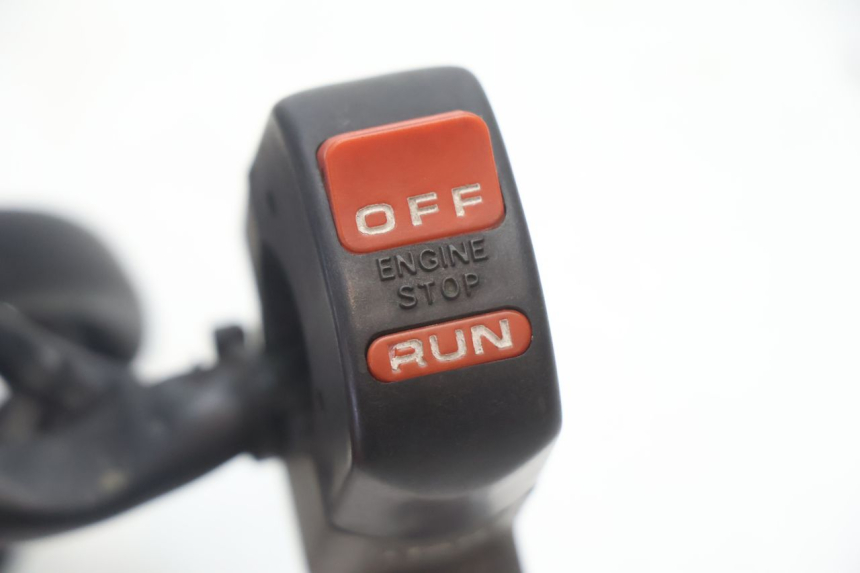 photo de COMUTADOR DIREITO HONDA XRV AFRICA TWIN 750 (1990 - 1992) - Zoom do estado de desgaste