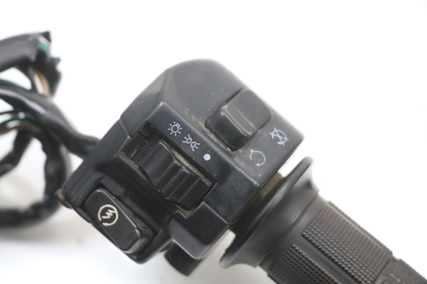 photo de COMANDO DIREITO SYM XS 125 (2007 - 2016) - Zoom do estado de desgaste