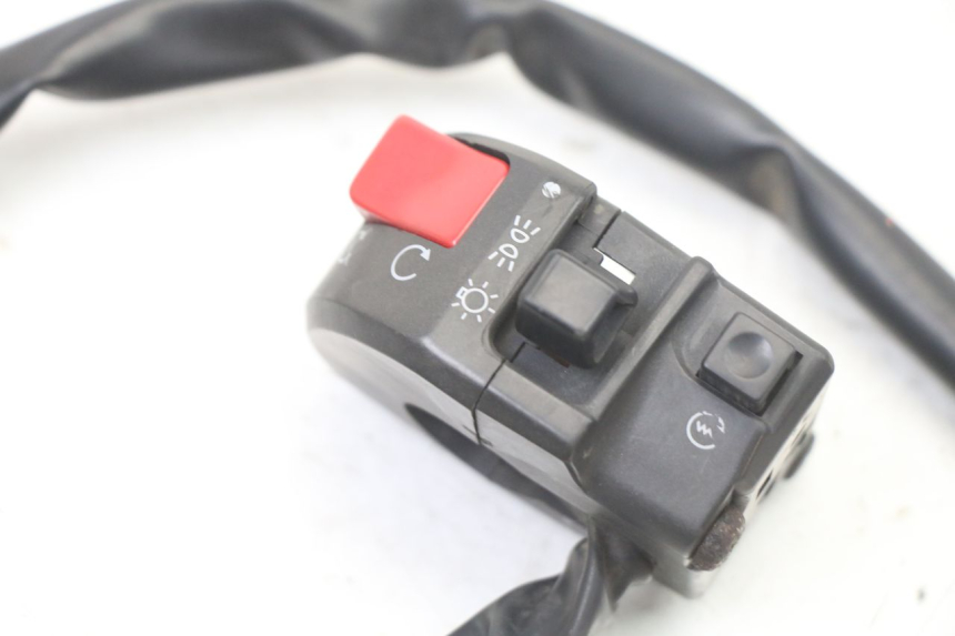 photo de COMANDO DIREITO YAMAHA FZS FAZER 600 (2001 - 2003) - Detalhe da peça
