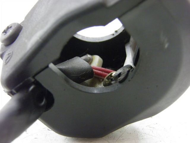 photo de COMANDO DIREITO YAMAHA TDM 900 (2004 - 2006) - Detalhe da peça
