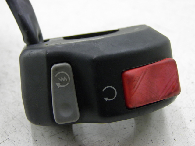 photo de COMANDO DIREITO YAMAHA TDM 900 (2004 - 2006) - Outro ângulo de visão