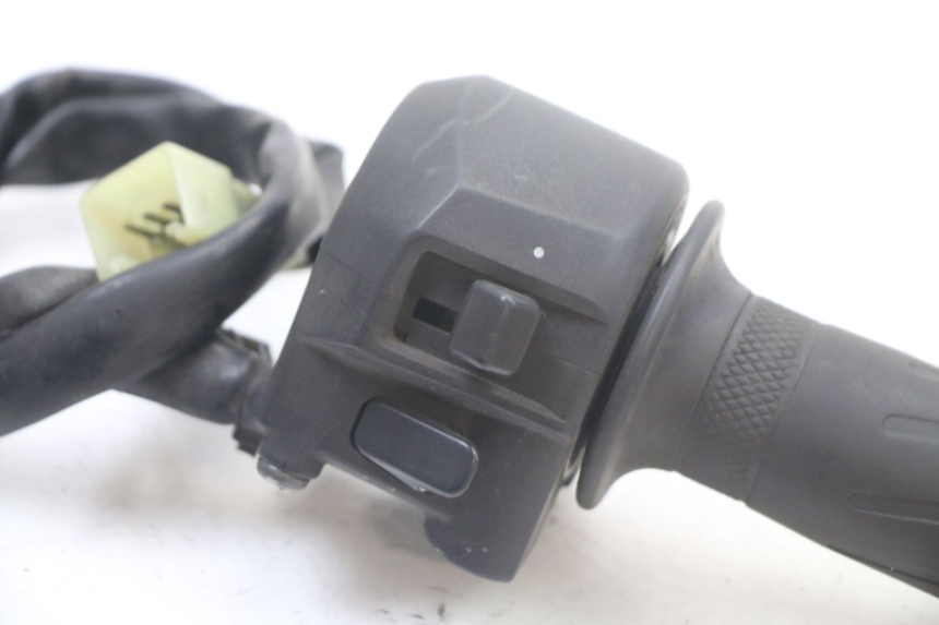 photo de COMANDO DIREITO YAMAHA X-MAX XMAX ABS 250 (2010 - 2014) - Detalhe da peça