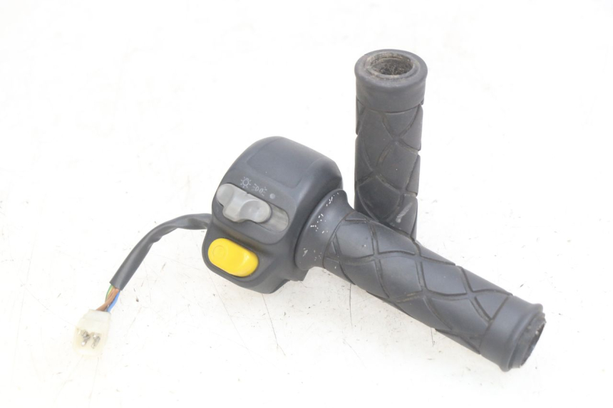 photo de COMANDO DIREITO YAMAHA YP MAJESTY 125 (1998 - 2001) - Vista principal