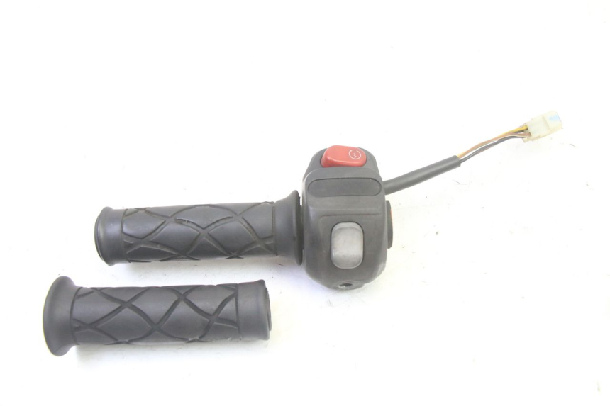 photo de COMANDO DIREITO YAMAHA YP MAJESTY 125 (2007 - 2010) - Outro ângulo de visão