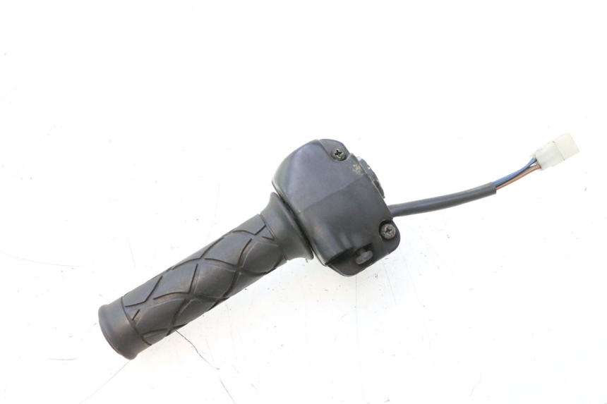 photo de COMANDO DIREITO YAMAHA YP MAJESTY 125 (1998 - 2001) - Outro ângulo de visão