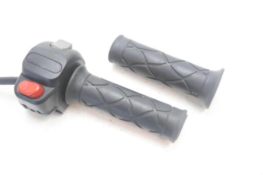 photo de COMANDO DIREITO YAMAHA YP MAJESTY 125 (2007 - 2010) - Detalhe da peça