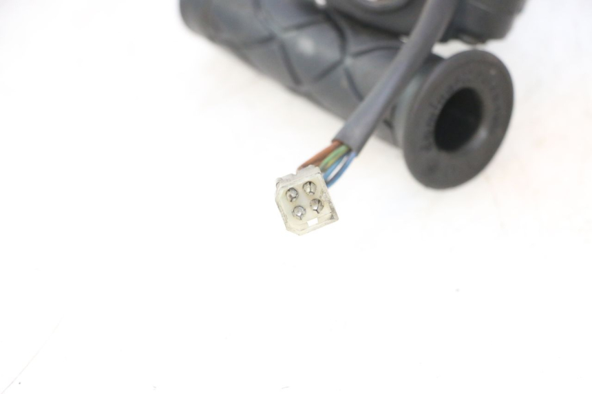 photo de COMANDO DIREITO YAMAHA YP MAJESTY 125 (1998 - 2001) - Outro ângulo de visão